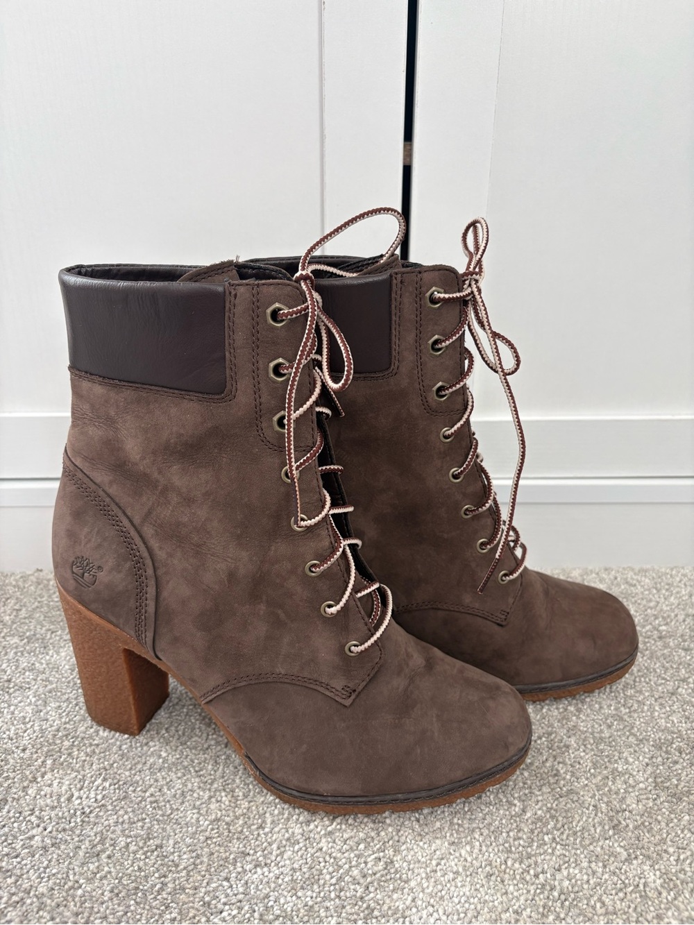 Like new Timberland Dark Brown Suede Lace-Up Heeled Ankle Boots sz 8.5